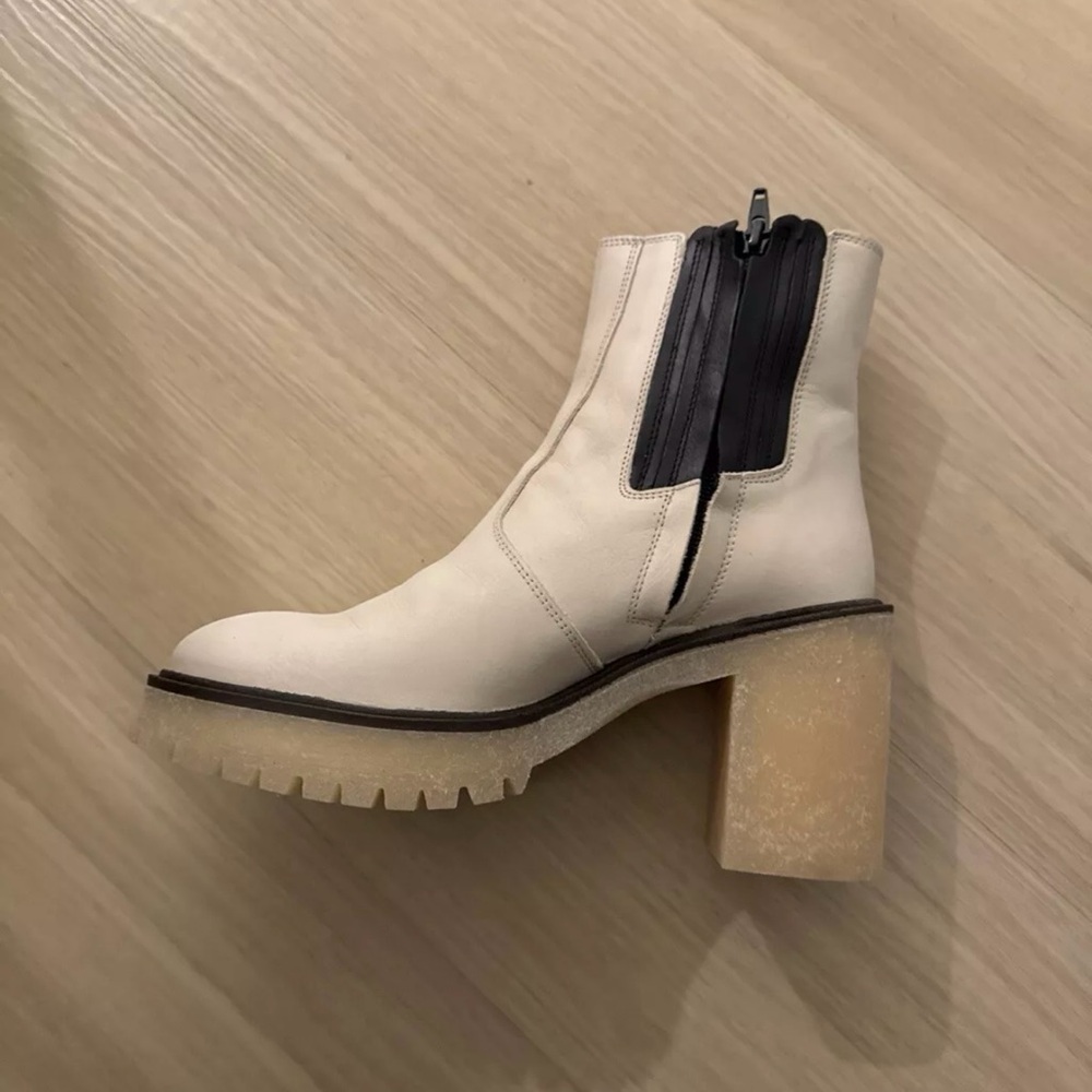 James Chelsea Boot in White